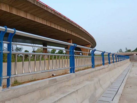 不鏽鋼複合管(guǎn)護欄 不鏽鋼複合管護欄